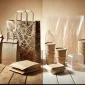 Comparativa visual entre bolsas de papel kraft reciclado y envases bioplásticos sobre una mesa, representando sostenibilidad e innovación en packaging